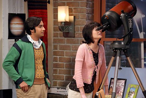 Kunal Nayyar, Kate Micucci - The Big Bang Theory - The Bon Voyage Reaction - Photos