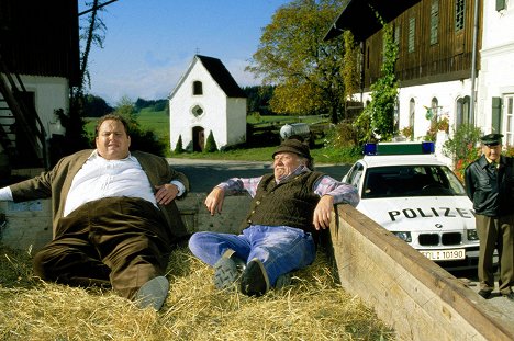 Ottfried Fischer, Axel Bauer - Der Bulle von Tölz - Bauernhochzeit - Filmfotos