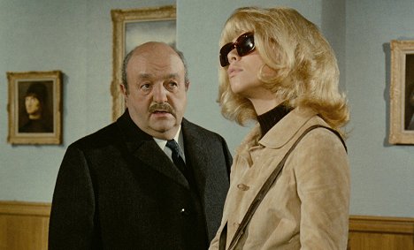 Bernard Blier, Mireille Darc - Hon dricker inte, röker inte, men... - Kuvat elokuvasta