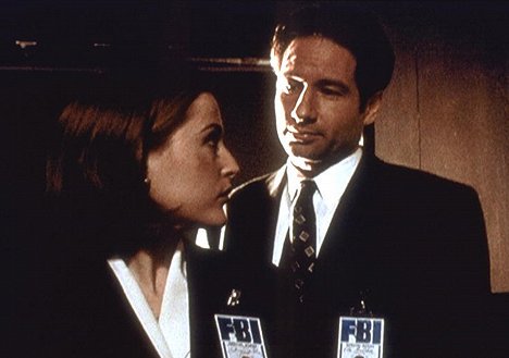 Gillian Anderson, David Duchovny - The X-Files - Never Again - Van film