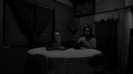 Charo Santos-Concio - Ang Babaeng Humayo - Kuvat elokuvasta