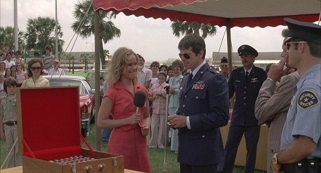 Linda Haynes, William Devane - Rolling Thunder - Photos