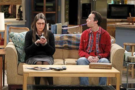 Mayim Bialik, Kevin Sussman - The Big Bang Theory - The Cooper Extraction - Photos