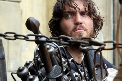 Tom Burke - The Musketeers - The Return - Van film