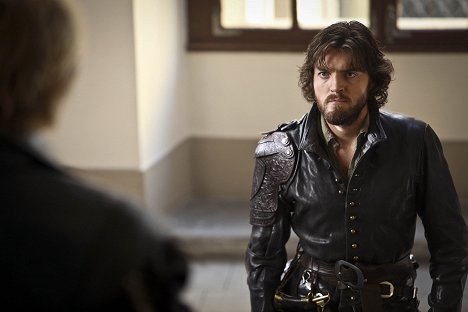 Tom Burke - The Musketeers - A Marriage of Inconvenience - Van film