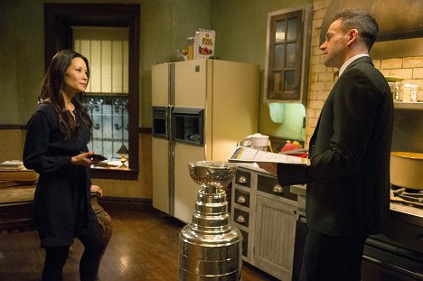 Lucy Liu, Jonny Lee Miller - Elementary - The Best Way Out Is Always Through - Do filme