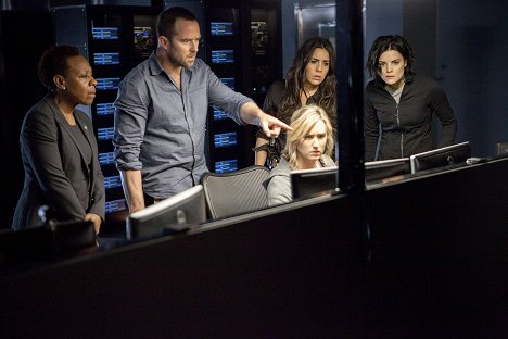 Marianne Jean-Baptiste, Sullivan Stapleton, Ashley Johnson, Audrey Esparza, Jaimie Alexander - Blindspot - Of Whose Uneasy Route - Photos