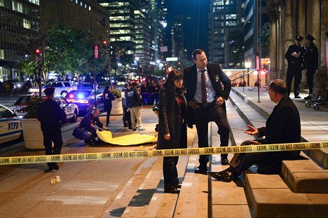 Marisa Ramirez, Donnie Wahlberg - Blue Bloods - Crime Scene New York - Under the Gun - Photos