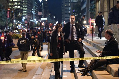 Marisa Ramirez, Donnie Wahlberg - Blue Bloods - Crime Scene New York - Under the Gun - Photos