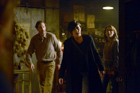 Silas Weir Mitchell, Jacqueline Toboni, Bree Turner - Grimm - Fugitive - Photos