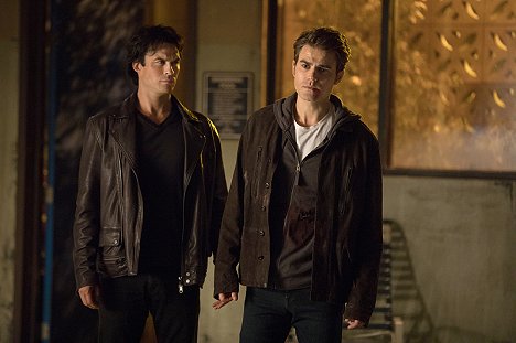 Ian Somerhalder, Paul Wesley - The Vampire Diaries - Detoured on Some Random Backwoods Path to Hell - Photos