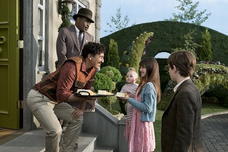 K. Todd Freeman, Aasif Mandvi, Malina Weissman, Louis Hynes - A Series of Unfortunate Events - The Reptile Room: Part One - Photos