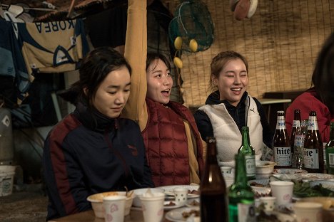 Soo-ae, Seul-gi Kim, Ye-won Kim - Gukgadaepyo 2 - Van film