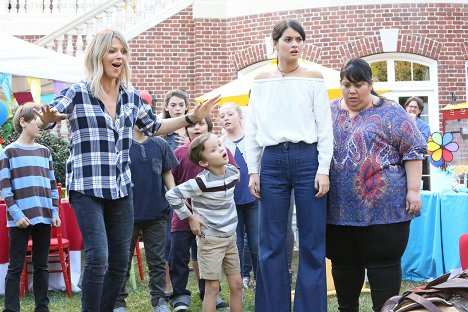 Kaitlin Olson, Jack Stanton, Sofia Black-D'Elia, Carla Jimenez - The Mick - The Balloon - Van film