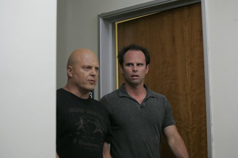 Michael Chiklis, Walton Goggins - The Shield - Money Shot - Van film