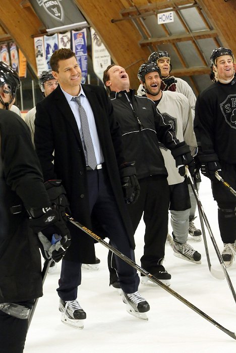 David Boreanaz, Jeremy Roenick - Bones - The Head in the Abutment - Van film