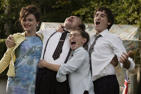 Helena Bonham Carter, Eddie Marsan, Gregg Sulkin - Rok '66 - Z filmu