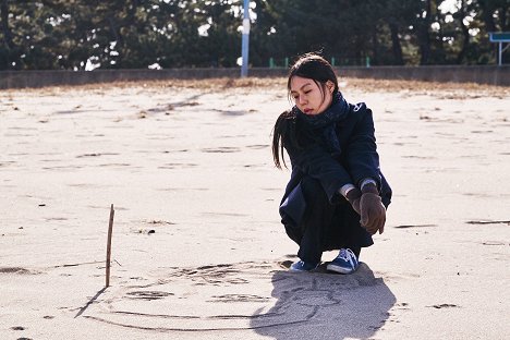 Min-hee Kim - En la playa sola de noche - De la película