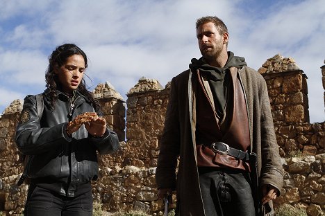 Adria Arjona, Oliver Jackson-Cohen - Emerald City - Mistress-New-Mistress - Photos