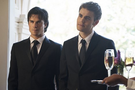 Ian Somerhalder, Paul Wesley - The Vampire Diaries - The Simple Intimacy of the Near Touch - Photos