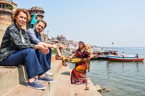 Gaby Dohm, Janek Rieke, Pegah Ferydoni - Fluss des Lebens - Geboren am Ganges - Filmfotos