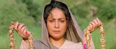 Rakhee Gulzar - Karan Arjun - Z filmu