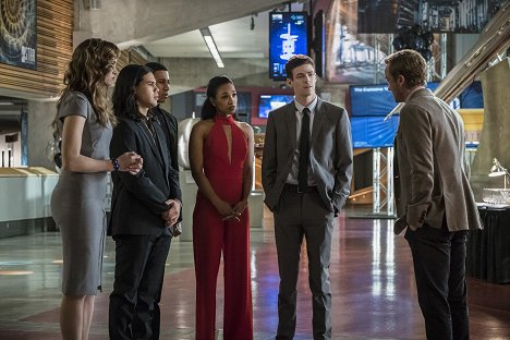 Danielle Panabaker, Carlos Valdes, Keiynan Lonsdale, Candice Patton, Grant Gustin, Tom Felton - The Flash - Borrowing Problems from the Future - Photos