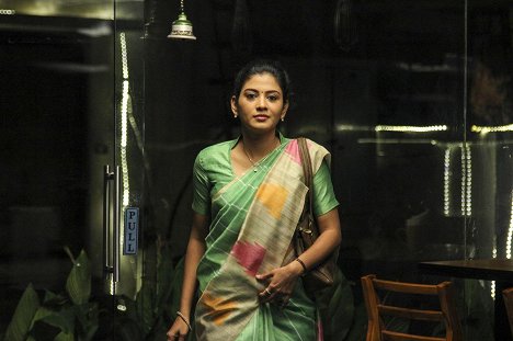Shivada Nair - Adhe Kangal - Do filme