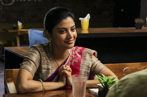 Shivada Nair - Adhe Kangal - De la película