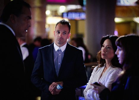 Jonny Lee Miller, Lucy Liu - Elementary - Terra Pericolosa - Photos