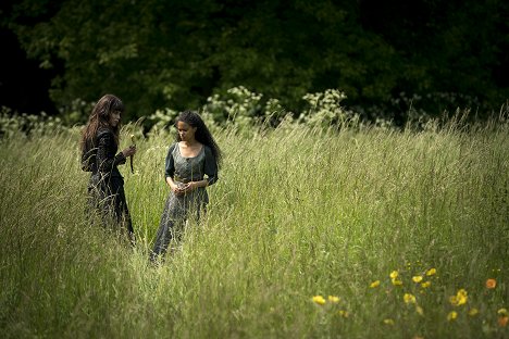 Ana Ularu, Jordan Loughran - Emerald City - Die dunkle Welt von Oz - Hexen unter den Mädchen? - Filmfotos