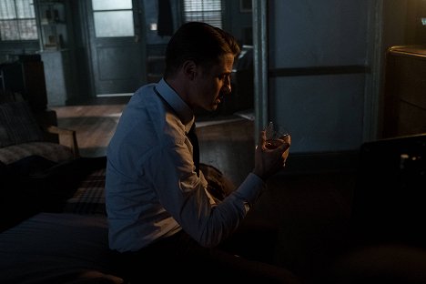 Ben McKenzie - Gotham - Mad City: The Gentle Art of Making Enemies - Van film