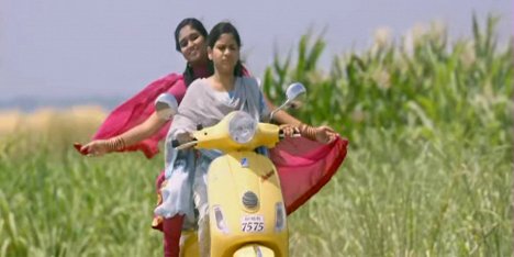 Rinku Rajguru, Anuja Mule - Sairat - Van film
