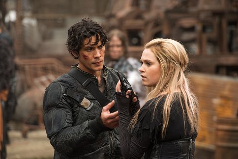 Bob Morley, Eliza Taylor - The 100 - Echoes - Photos