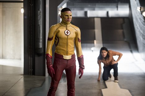 Keiynan Lonsdale, Carlos Valdes - The Flash - Dead or Alive - Photos