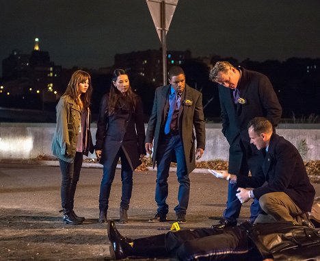 Ophelia Lovibond, Lucy Liu, Jon Michael Hill, Aidan Quinn, Jonny Lee Miller - Elementary - End of Watch - Photos