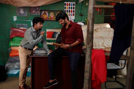 Jacob Gregory, Dulquer Salmaan - Jomonte Suvisheshangal - Filmfotos