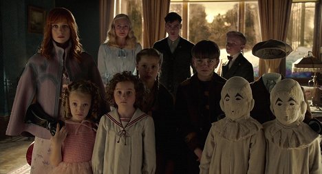 Ella Purnell, Georgia Pemberton - El hogar de Miss Peregrine para niños peculiares - De la película