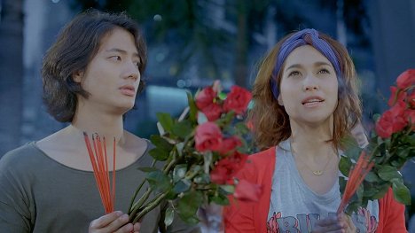 Arak Amornsupasiri, Laila Boonyasak - 30+ Sod On Sale - Do filme