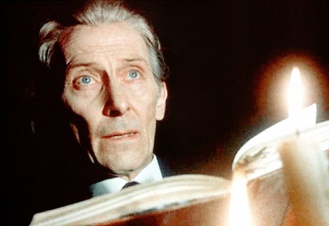 Peter Cushing - De gruwelen van asylum - Van film