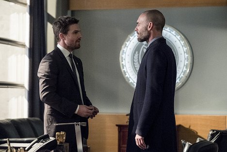 Stephen Amell, Paul Blackthorne - Arrow - Bratva - Z filmu