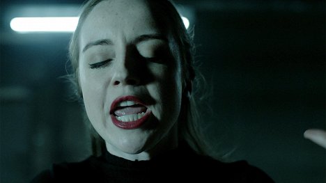 Kacey Rohl - The Magicians - Profanation - Film