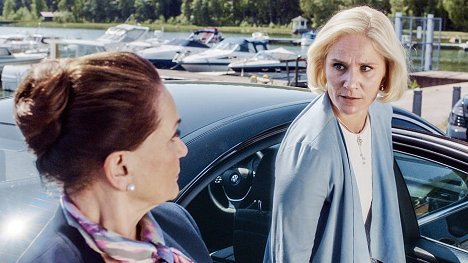 Rea Mauranen, Laura Malmivaara - Presidentti - Silmänkääntötemppu - Filmfotos