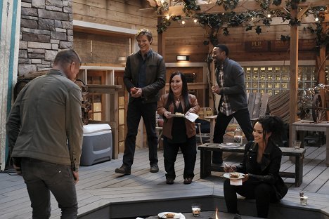 George Eads, Lucas Till, Meredith Eaton, Justin Hires, Tristin Mays - MacGyver - Hook - Photos