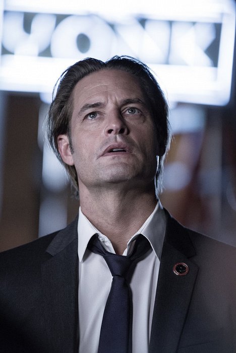 Josh Holloway - Colony - O que vem a seguir - Do filme