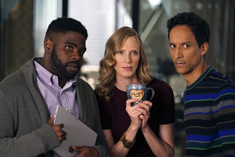Ron Funches, Christina Kirk, Danny Pudi - Powerless - Sinking Day - Filmfotók