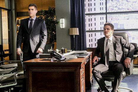 Josh Segarra, Stephen Amell - Arrow - Der Sündenbock - Filmfotos