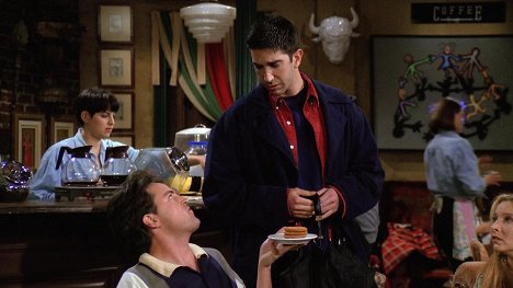 Matthew Perry, David Schwimmer - Friends - The One Where Monica Gets a Roommate - Photos