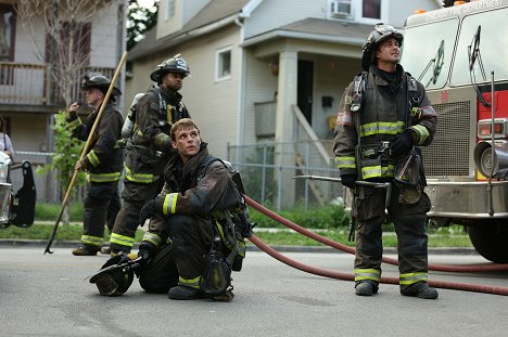 Jesse Spencer, Taylor Kinney - Chicago Fire - Let It Burn - Photos