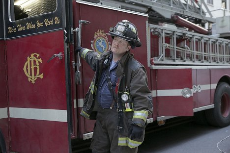 Christian Stolte - Chicago Fire - The Hose or the Animal - Van film